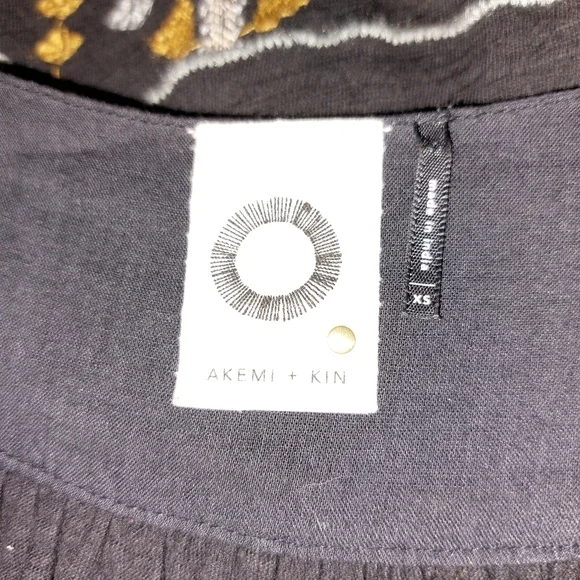 Akemi + Kin - Picture 3 of 4